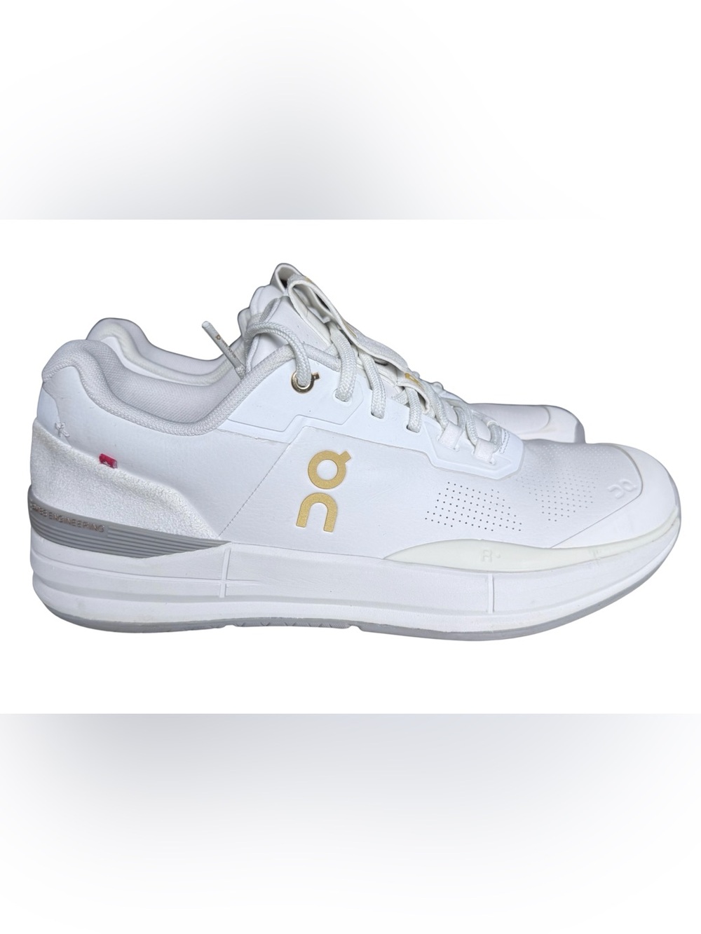On THE ROGER Pro Ace Tennis Shoes Ivory Fog Gold Men’s Size 9 $220 Sneaker